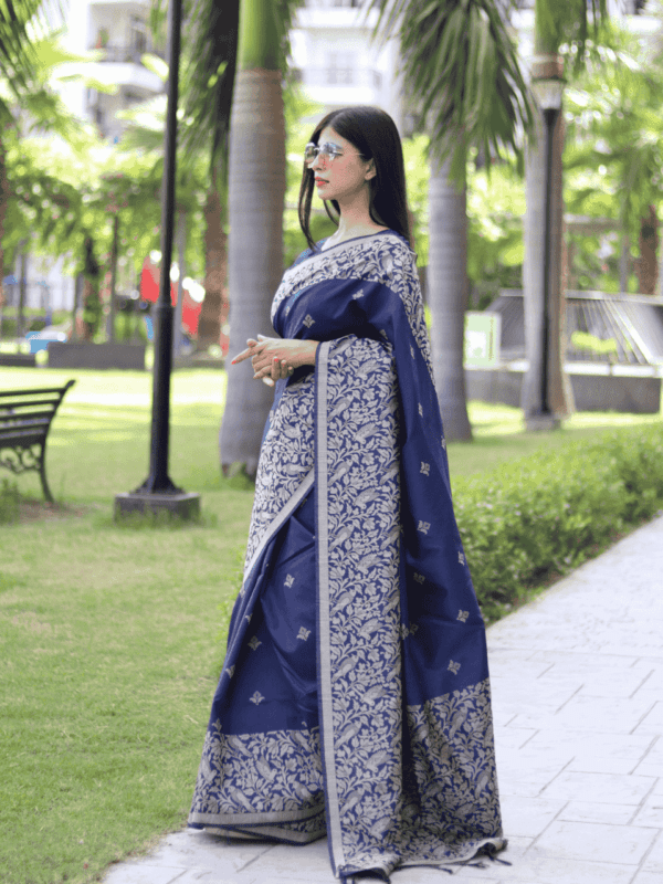 A stunning Banglori Handloom Raw Silk Saree with delicate weaving buttis, a rich woven pallu, and a running blouse piece, offering a blend of tradition and sophistication.